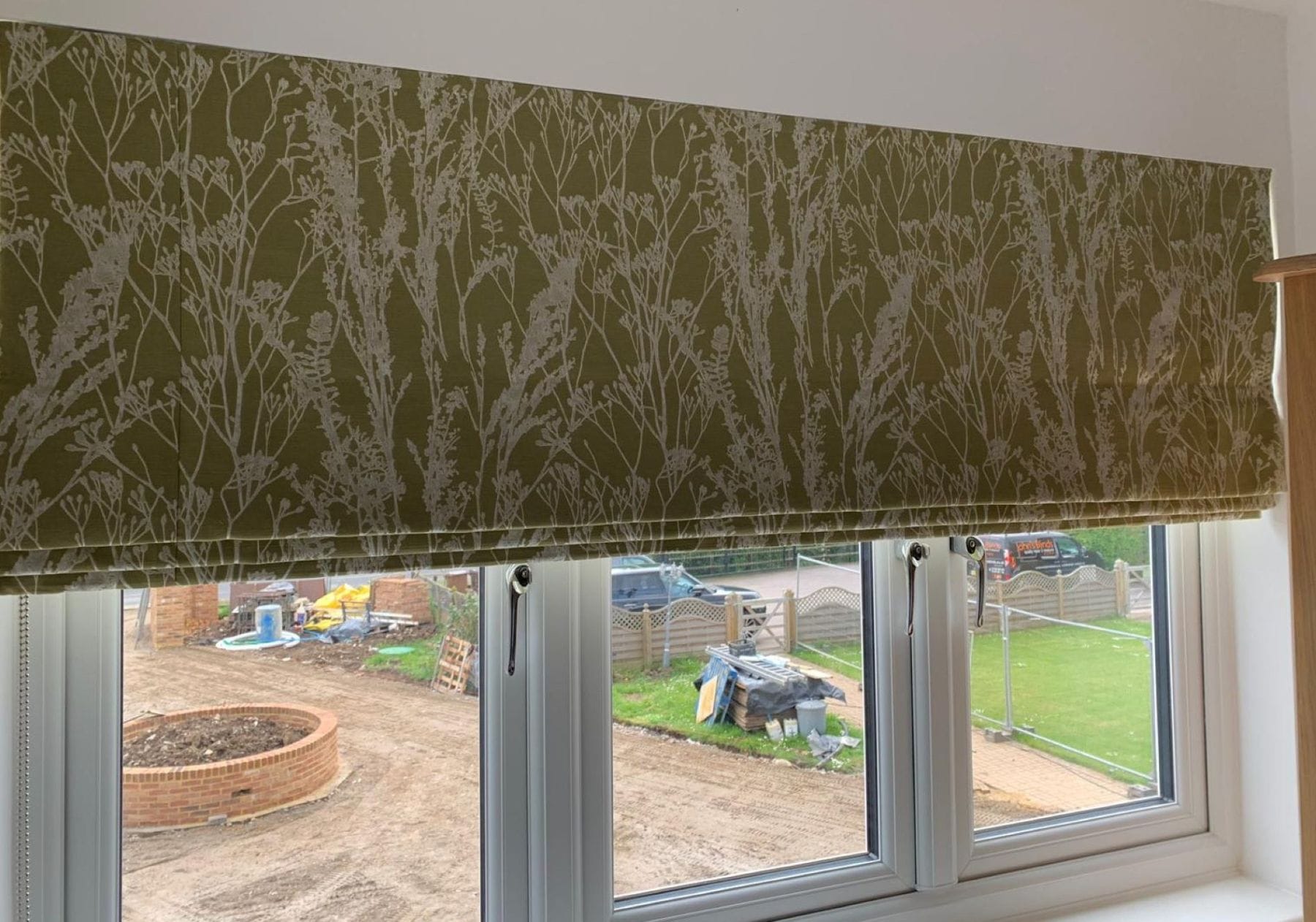 Green Roman Blind Installation – John’s Blinds & Curtains Essex Green Roman blind installation - featured in our How to Fit Blinds and Curtains video collection by John’s Blinds & Curtains, Essex.