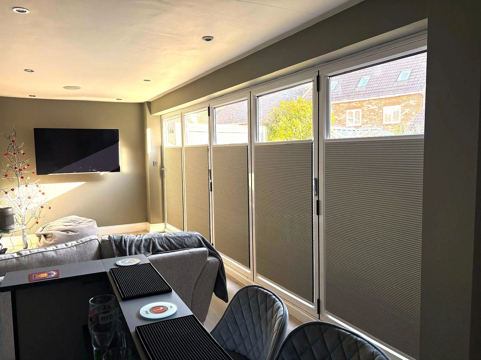 Cosiflor Cellular Systems for Bi-Fold Doors & Large Glazing Cosiflor made-to-measure cellular blinds fitted to bi-fold doors, providing energy-efficient insulation, privacy and coordinated styling for modern homes.