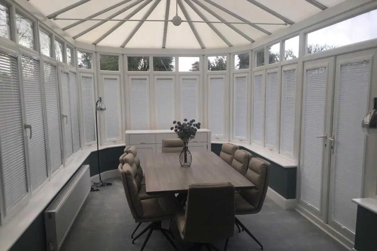 Perfect Fit Aluminium Venetian Blinds White Perfect Fit Aluminium Venetian Blinds fitted to uPVC windows.